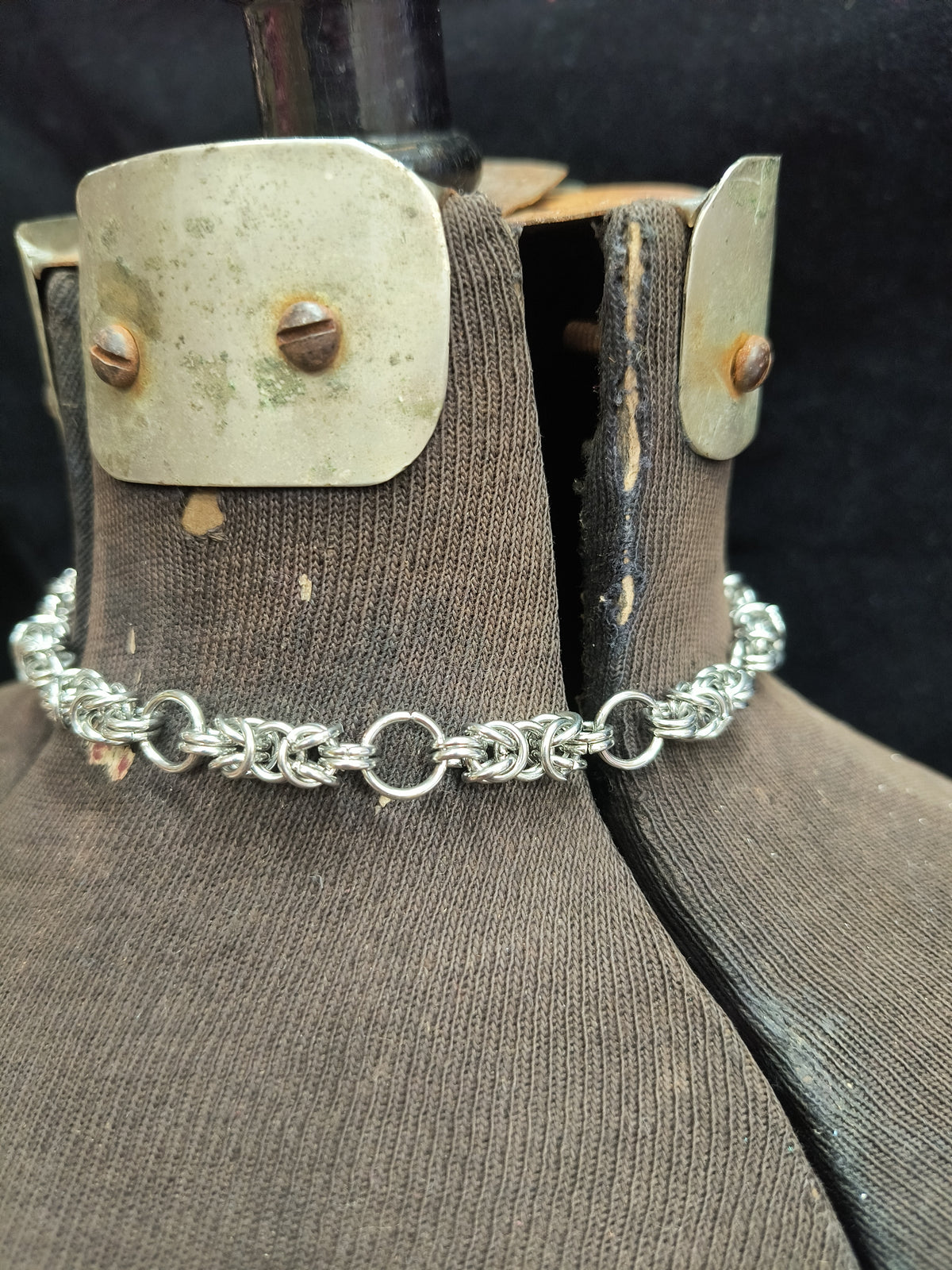 Viola choker