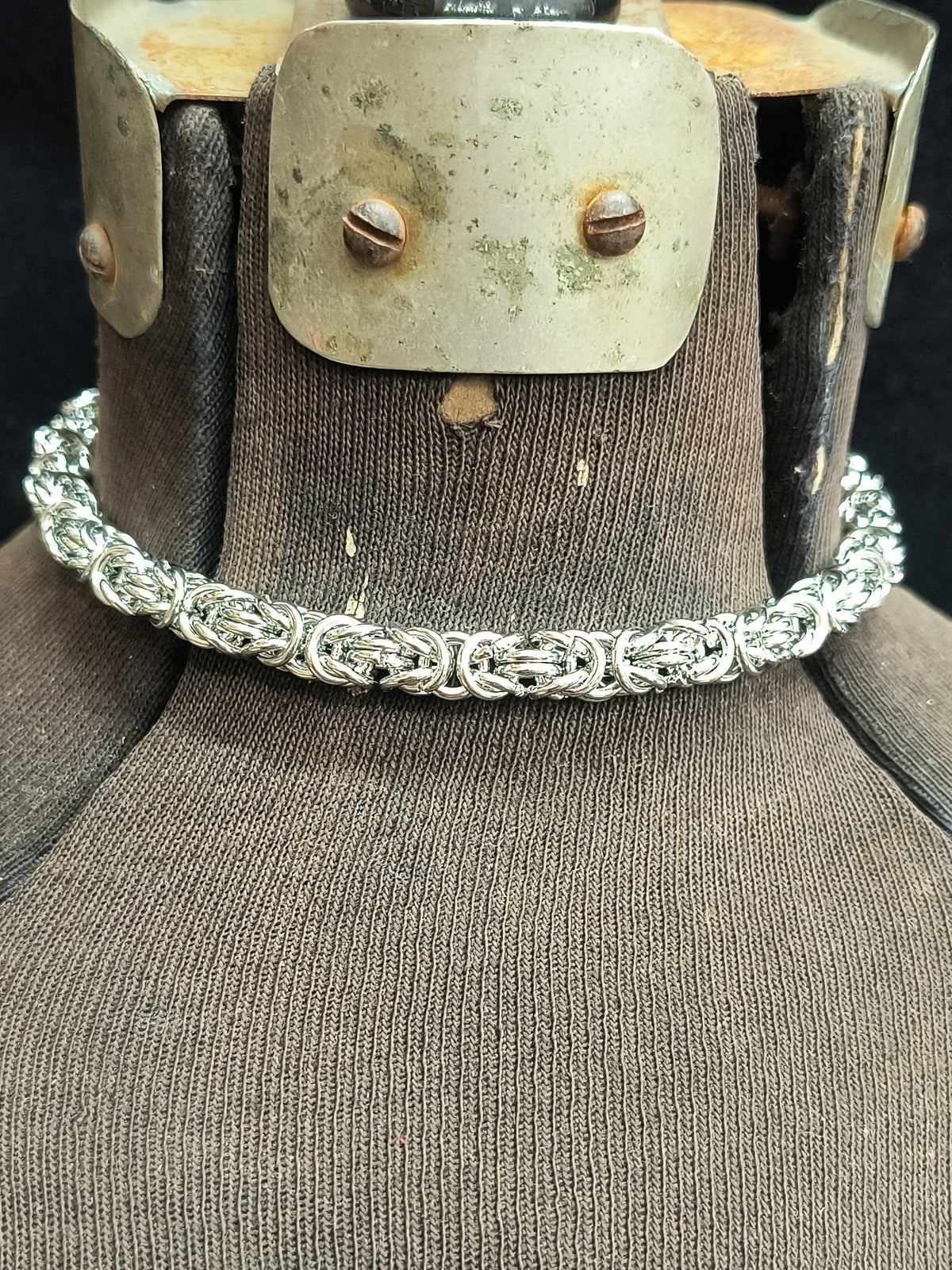 Othello Choker