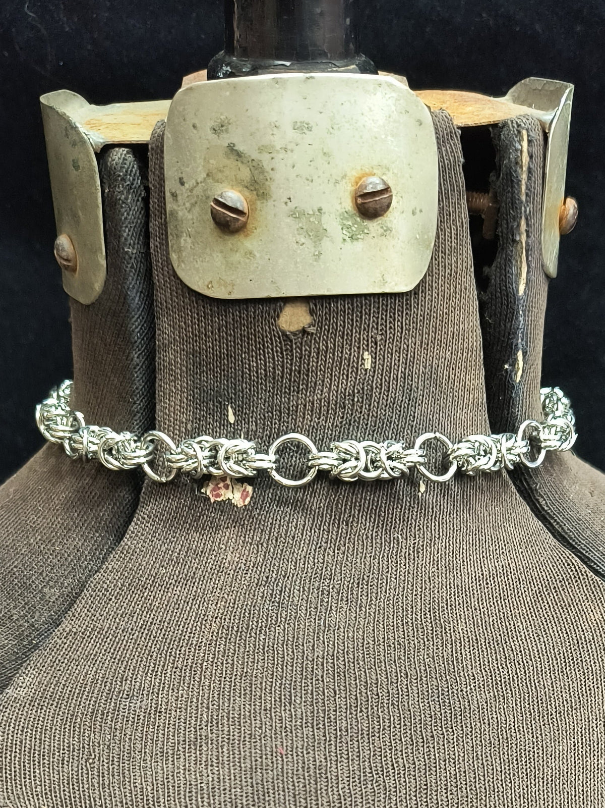Viola choker